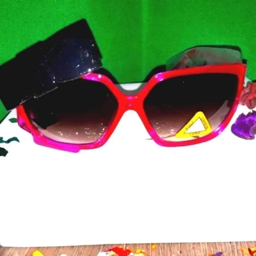 SUPER cute Girl's and women sunglasses with bow detail on the side.